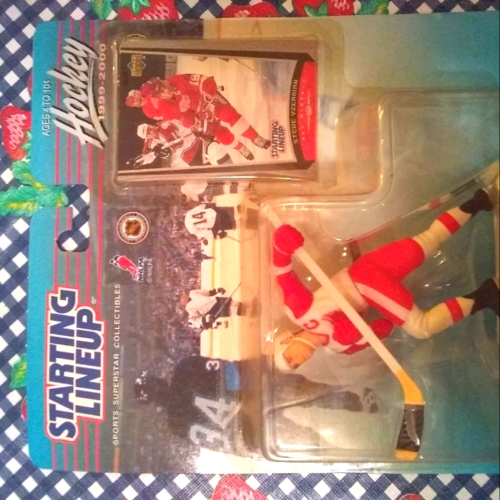 Hasbro Starting Lineup NHL 1999-2000 Detroit Red Wings Steve Yzerman Figurine